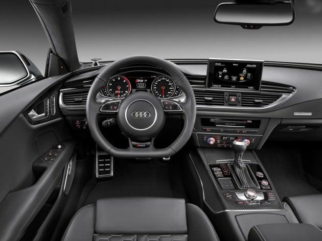 Audi RS 7 Sportback'in gövdesi, alüminyum, yüksek dayanımlı ve ultra-yüksek dayanımlı çelikten yapılmış birçok bileşen içeriyor. Gövdenin yüksek sertlik oranı, hassas bir çalışmanın ve mükemmel bir işçiliğin sonucunda ortaya çıkıyor. Ayrıca aracın kabini dışarıdan gelen gürültüleri engelleyen sessiz bir yapıya sahip.