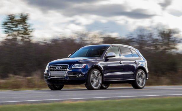 <p>Audi SQ5 de, AMG GLC43 gibi 3.0 litrelik motora sahip. Araç bu motordan 354 beygirlik güç üretebiliyor. Torku ise 469 Nm.</p>
<p>Fabrika verilerine göre 0'dan 100 km/s'ye 5.2 saniyede çıkabilen SQ5'in maksimum hızı 244 km/s.</p>