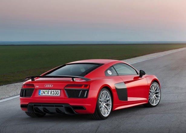 <p>Audi’nin süper sport modeli R8’in üç yeni versiyonunun prömiyeri gerçekleştirildi.</p>
