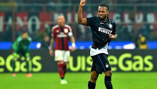 <div><strong>Trabzonspor ve Beşiktaş Obi'nin peşinde</strong></div>

<div> </div>

<div>İtalya Serie A takımlarından Torino'da forma giyen Joel Obi için Trabzonspor ve Beşiktaş'ın devreye girdiği iddia edildi.</div>

<div> </div>

<div>Spor Toto Süper Lig takımlarından Beşiktaş ve Trabzonspor'un, Torino'da forma giyen orta saha oyuncusu Joel Obi ile ilgilendiği iddia edildi.</div>

<div> </div>

<div>Calcionews24'ün haberine göre, Trabzonspor ve Beşiktaş Nijeryalı orta saha oyuncusu için resmi teklifte bulundu.</div>

<div> </div>

<div>25 yaşındaki futbolcu, geçen sezon 2.2 milyon euro'ya Inter'den transfer edilmişti. Ancak Torino'nun yeni teknik direktörü Sinisa Mihajlovic'in kadroda düşünmediği oyuncunun satışına izin verileceği belirtildi.</div>

<div> </div>

<div>Inter altyapısında yetişen başarılı futbolcu, daha önce Parma'da kiralık olarak forma giymişti.</div>
