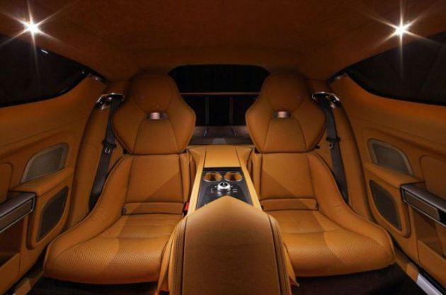 <p>Aston Martin Rapide</p>