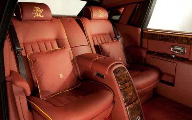 <p>Rolls-Royce Phantom</p>