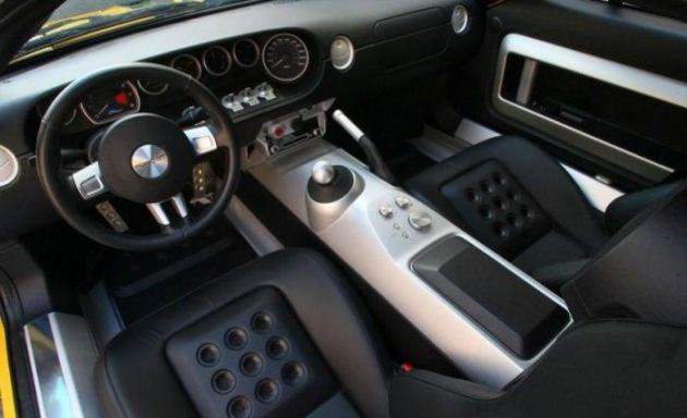 <p>Toyota Century</p>