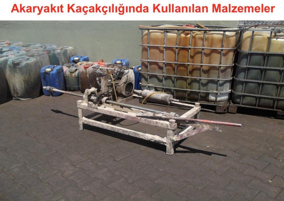 <p>Akaryakıt kaçakçılığıyla mücadelede alınan etkin tedbirler, kaçakçılık yönteminin de değiştirilmesine neden oldu. Kaçakçılar, "köstebek" adı verilen makinelerle yerin 5-10 metre altından boru döşeyerek, yasa dışı faaliyetlerini sürdürmeye çalıştı. </p>
<p> </p>