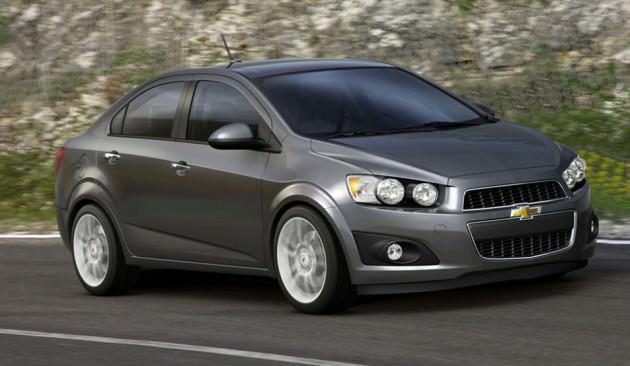 <p>Bununla birlikte markanın Aveo Sedan dizel versiyonunda 2 bin 500 TL'lik indirim sunulurken, Cruze HB ve Sedan modellerindeyse indirim miktarı 8 bin TL'yi buluyor. Cruze SW modelleri de 9 bin 940 TL'ye varan indirimlerle satılmakta</p>