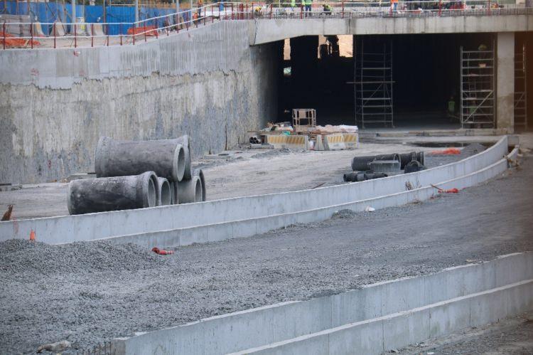 <p>Proje kapsamında Kazlıçeşme'yi Avrasya Tüneli'ne bağlayacak olan yolların büyük ölçüde tamamlandığı havadan çekilen görüntülerle net bir şekilde görüldü.</p>
