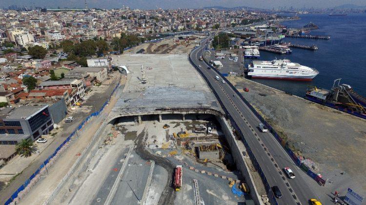 <p>Avrasya Tüneli Projesi'nin tamamlanmasıyla birlikte vatandaşlar araçları ile hızlı bir şekilde seyahat edebilecek.</p>
