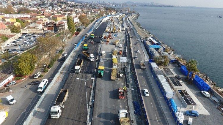 <p>Toplam uzunluğu 14,6 kilometrelik olan güzergahın 5,4 kilometrelik bölümü, iki katlı olarak deniz tabanı altına yerleştirildi. </p>
