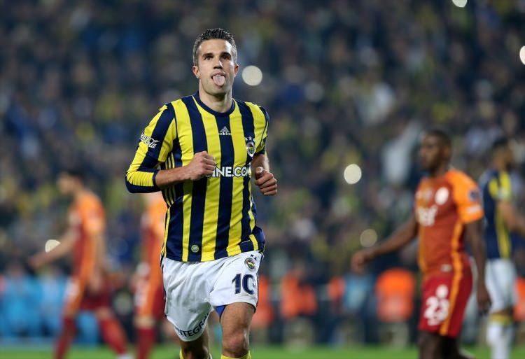 <p>Voetball International (Hollanda) - Fenerbahçe - Galatasaray maçının kahramanı van Persie...</p>

