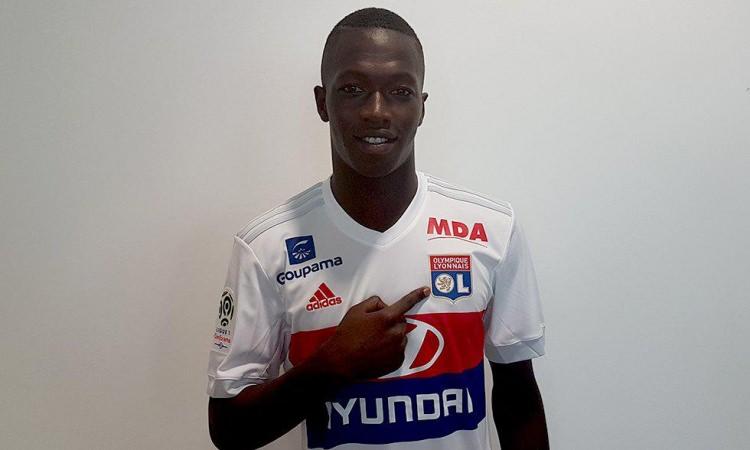 <p>Pape Cheik Diop</p>
<p>Celta Vigo'nun orta saha oyuncularından Pape Cheikh Diop, Lyon'a transfer oldu. </p>