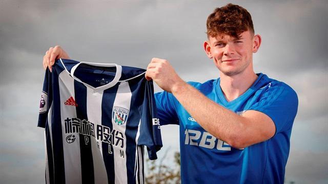 <p>Oliver Burke</p>
<p>İngiltere Premier Lig ekiplerinden West Bromwich Albion, Leipzig'de forma giyen Oliver Burke'yi kadrosuna kattı. Kulübün internet sitesinden yapılan açıklamada, 20 yaşındaki İskoç oyuncu ile 5 yıllık sözleşmeye imza atıldığı belirtildi. </p>