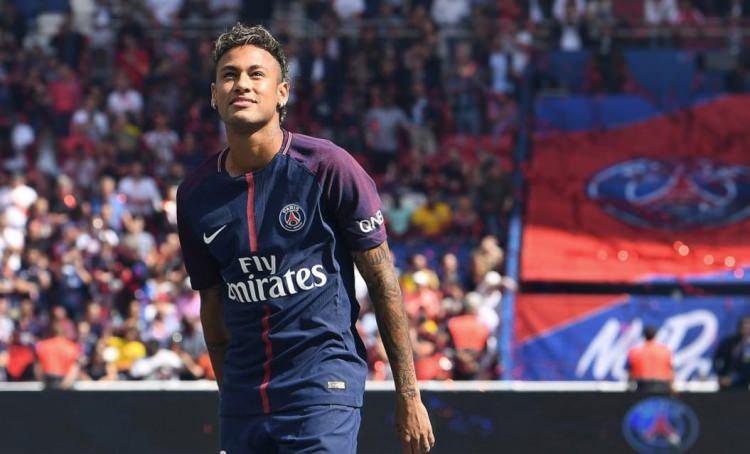<div>Neymar</div>
<div> </div>
<div>PSG, Barcelona'ya 222 milyon euro'luk serbest kalma bedelini ödeyerek Neymar'ı kadrosuna kattı. </div>