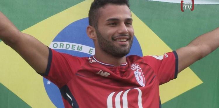 <div>Thiago Maia</div>
<div> </div>
<div>Ligue 1 ekiplerinden Lille, Santos'un başarılı orta saha oyuncusu Thiago Maia'yı renklerine bağladı. Kulübün resmi internet sitesinden yapılan açıklamada geleceğin yıldız adaylarından birisi olarak gösterilen oyuncuyla 5 yıllık sözleşme imzalandığı duyuruldu. </div>
