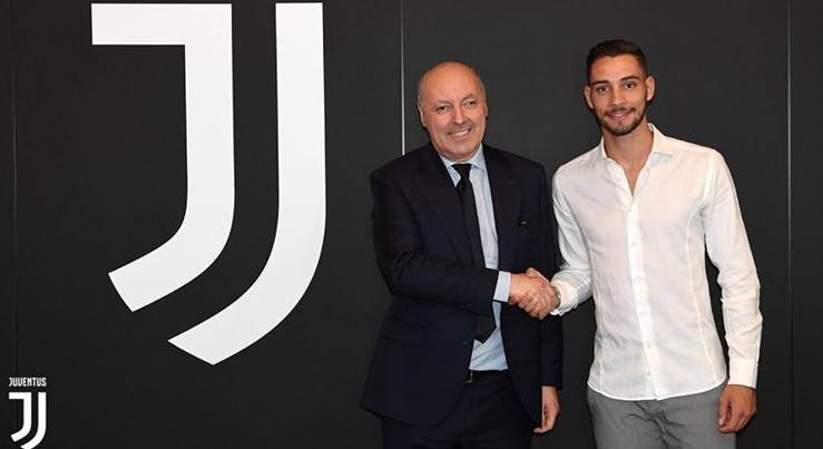 <div>Mattia De Sciglio</div>
<div> </div>
<div>Juventus, Milan'dan Mattia De Sciglio'yu 12.5 milyon Euro karşılığında transfer etti. </div>