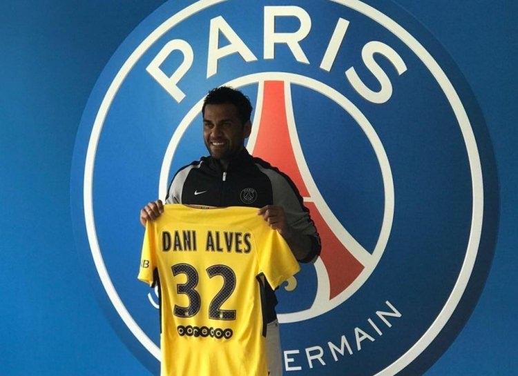 <div>Dani Alves</div>
<div> </div>
<div>Juventus'un serbest bıraktığı 34 yaşındaki sağ bek Dani Alves, PSG'ye imza attı. </div>