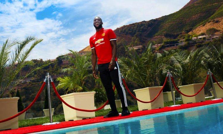 <div>Romelu Lukaku</div>
<div> </div>
<div>Manchester United, Everton'dan Romelu Lukaku ile 5+1 yıllık sözleşme imzaladı. Bonservis bedelinin 85 milyon euro olduğu ifade ediliyor. </div>