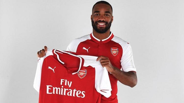 <div>Alexandre Lacazette</div>
<div> </div>
<div>Arsenal, Lyon'dan 53 milyon €'ya transfer etti </div>