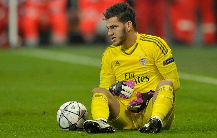 <div>Ederson</div>
<div> </div>
<div>Manchester City, Benfica'nın 23 yaşındaki kalecisi Ederson'u 40 milyon euro karşılığında renklerine bağladı. </div>
