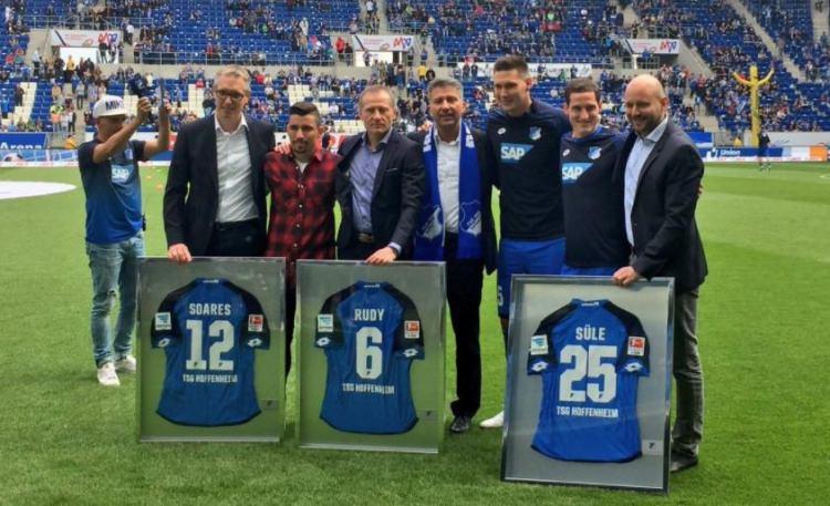 <div>Bayern'den iki transfer</div>

<div> </div>

<div>Bayern Münih, Hoffenheim'dan Niklas Süle (20 milyon euro) ve Sebastian Rudy'yi kadrosuna kattı. </div>
