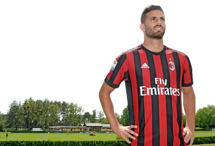 <div>Mateo Musacchio</div>
<div> </div>
<div>Milan, Arjantinli milli oyuncu Mateo Musacchio'yu kadrosuna kattı. Villarreal'e yaklaşık 18 milyon euro ödeneceği iddia edildi. </div>