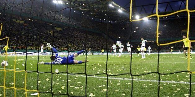 <p><strong>Almanya</strong>: Yabancı sınırlaması yok. Tüm yabancılar ilk 11'de sahaya çıkabilir. En az 12 Alman futbolcu kadroda bulunması şartı var. En az 8 futbolcu ise altyapıdan yetiştirilmeli.</p>
