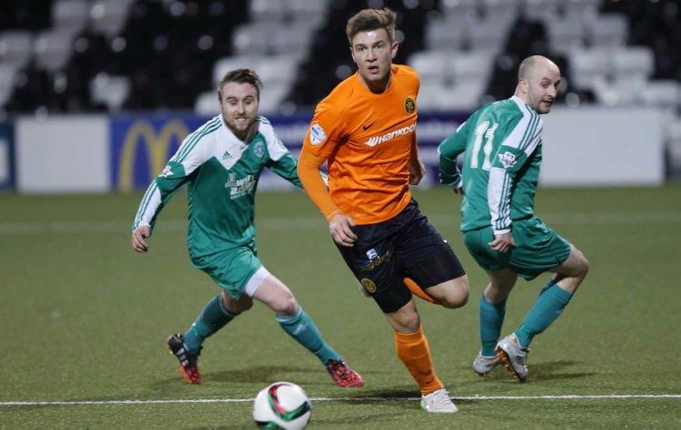 <p><strong>Kuzey İrlanda:</strong> Yabancı sınırlaması yok. En fazla 3 yabancı futbolcu ilk 11'de sahaya çıkabilir.</p>
