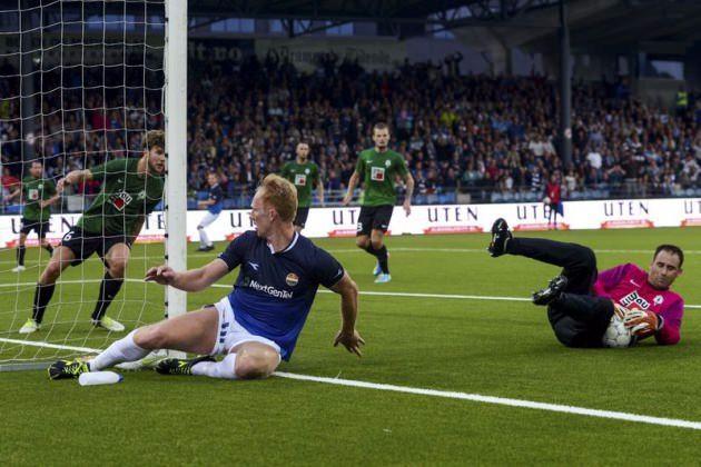 <p><strong>Norveç: </strong>Yabancı sınırlaması yok. Tüm yabancılar ilk 11'de sahaya çıkabilir. Yerli futbolcular arasında en az 2'si kulüpten yetişmiş olmalı.</p>