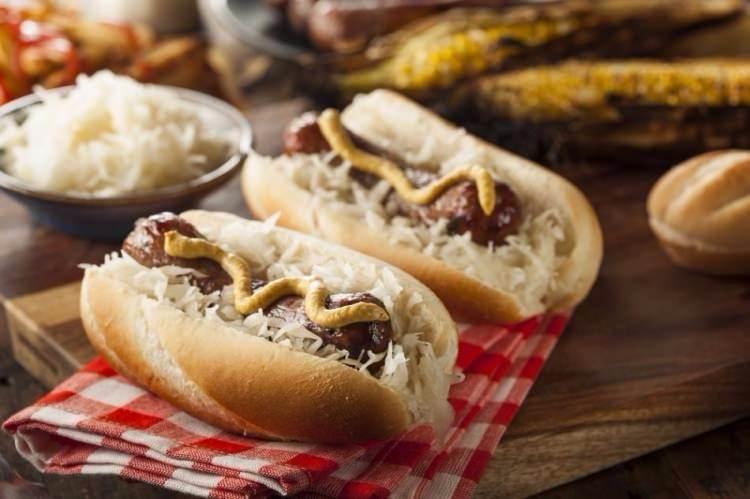 <p>Almanya</p>

<p>Bratwurst (Lokal bir sandviç çeşidi)</p>

