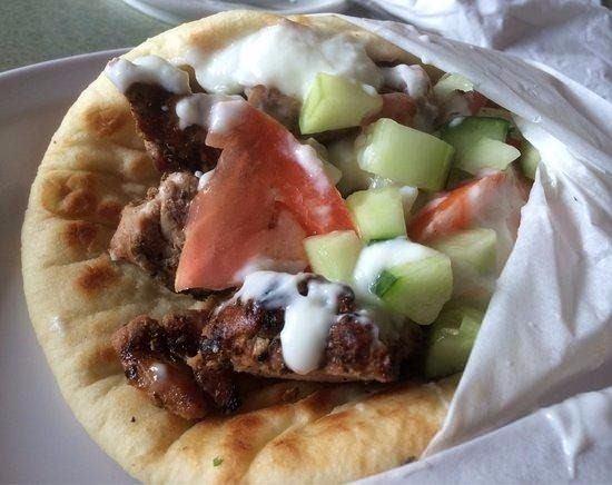 <p>Yunanistan</p>
<p>Gyrios (Yunan döneri</p>