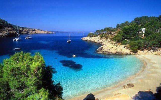 <p class="MsoNormal">19- Ibiza, İspanya<o:p></o:p></p>
<p class="MsoNormal">Ibiza'da ortalama ücret 164 dolar olarak belinmiş. </p>