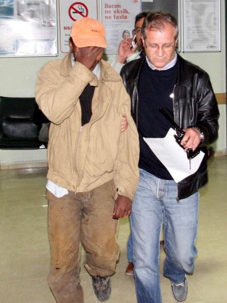 Eskişehirde yaşayan Somalili sığınmacısı geceyi alevledirdi. Eskişehir'de gece geç saatlerinde çıkan iki yangın emniyet güçlerini ve itfaiyeyi ayağa kaldırdı.angın çıkan metruk binanın köşe bşındaki marketin kamera görüntülerini izleyen emniyet güçleri yangını çıkartan kişinin Khıdır Abdullah (19) olduğunu tespit etti. Şüpheli gözaltına alındı.