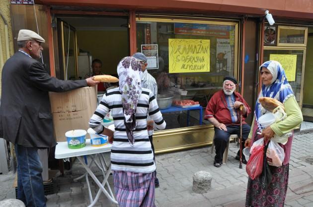 Cennet Dede'nin 14 yıllık geleneği sürüyor