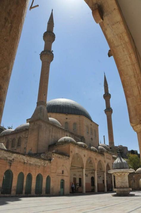 Ekim aynın başında sıcak havaların etkisini sürdürdüğü Şanlıurfa, artık sonbaharı yaşamaya başladı.