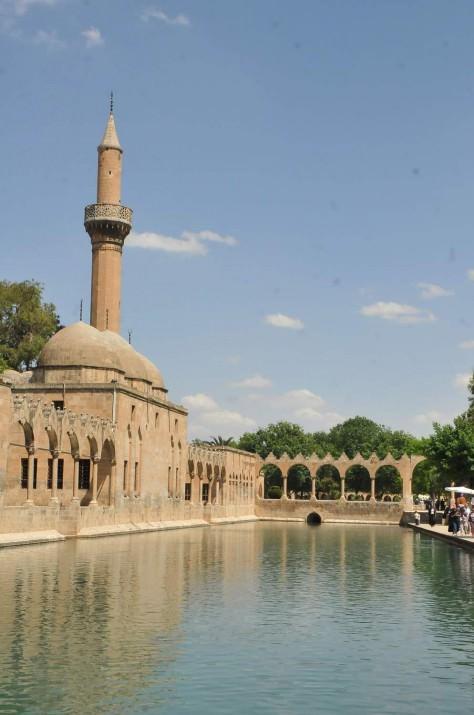 Son günlerde ara ara yağmurun etkili olduğu Şanlıurfa’da vatandaşlar kış hazırlıklarını tamamlamaya çalışıyor.