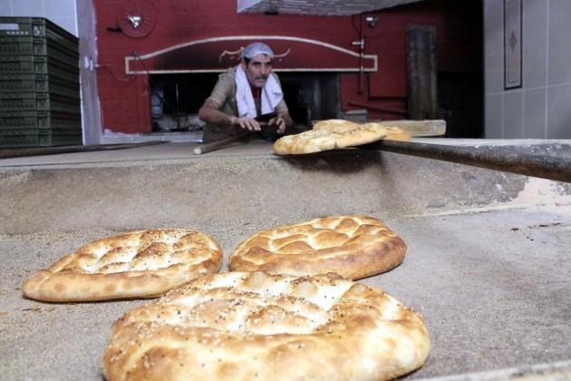 Fırıncılar sıcaklara meydan okuyor