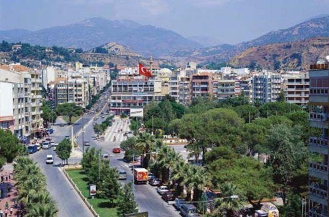<p><strong>Aydın</strong></p>

<p>2015 nüfusu: 1.053.506 kişi.</p>

<p>2016 nüfusu: 1.068.260 kişi.</p>

<p>Değişim(%): 1,40</p>
