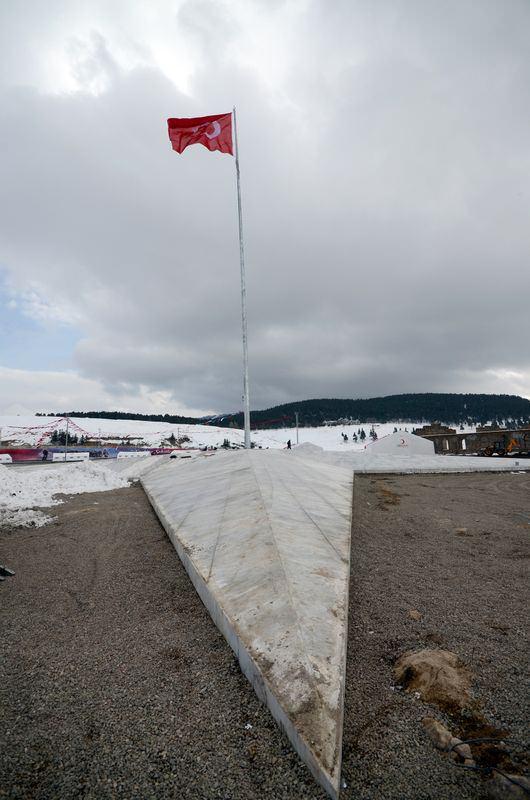 <p>Kaymakam Muhammed G&uuml;rb&uuml;z, yaptığı a&ccedil;ıklamada, Kars Valiliği, Sarıkamış Kaymakamlığı ve Sarıkamış Belediyesi'nce 2-4 Ocak'ta d&uuml;zenlenecek "T&uuml;rkiye Şehitleriyle Y&uuml;r&uuml;yor" anma etkinliği &ouml;ncesinde hazırlıkların son aşamasına gelindiğini s&ouml;yledi.</p>
