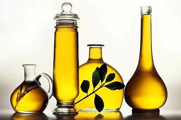 <p>Kül tablalarınızın kotu kokmasını istemiyorsanız suyla değil, zeytinyağıyla ıslatın.</p>
