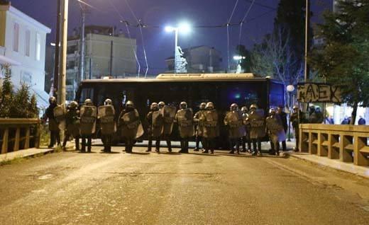 <p>Yaşanan gelişmelerin ve öfkenin sokağa taşmasının ardından Yunan hükümeti devreye girdi.</p>

