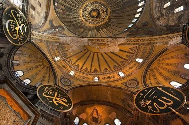 <p>“Ayasofya’da Tapınakçılar’a ait yüzlerce gizli simge var. Osmanlı döneminde Ayasofya’yı restore eden mimar Fossati üst düzey bir masondu.</p>
