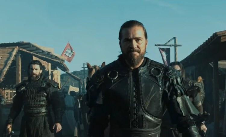 <p>Zehirden kurtulan Ertuğrul Simon'un Hanlı Pazar'ı basar ve fetheder ancak Simon kaçar. Simon'u ise Ertuğrul'un gizli düşmanı Ural öldürür.</p>
