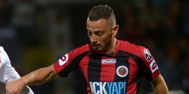 Aykut Demir - Trabzonspor --- Savunmaya takviye yapmayı planlayan Trabzon'da listenin ilk sırasında o var: Aykut Demir... Bordo-Mavililer, Gençlerbirliği'nin 'komando' lakaplı yıldız ismi için temasa geçti. Başkan Sadri Şener devreye girdi. Artık transfer an meselesi...  