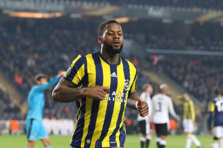 <p>Gelecek sezon Fenerbahçe'ye çalıştıracak olan Kocaman, bu sezon gösterdiği performansla dikkatleri üzerine çeken Lens için yönetime olumsuz rapor verdi.</p>

