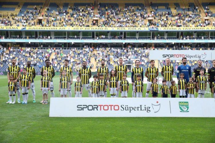<p>İşte Fenerbahçe'de Advocaat'ın yönetime 'gitsin' dediği isimler</p>
