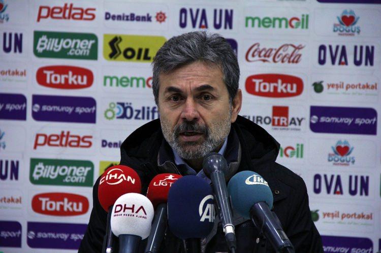 <p>Aynı Aziz Yıldırım, Pereira ayrıldığında ise “Aykut Kocaman’ın gelmesini önerdi arkadaşlar. Ben de kabul ettim bize geri gelmesini” dedi. Bunu duyunca ne hissettiniz peki?</p>
<p> </p>
<p>- Aslında ilki duygusal anlamda daha vurucuydu. Yani ilk söylediği sözler ve bendeki üzüntü daha ağır basan bir şey. ‘Gelemez’ cümlesinin bana yaşattığı üzüntü çok başkaydı. </p>