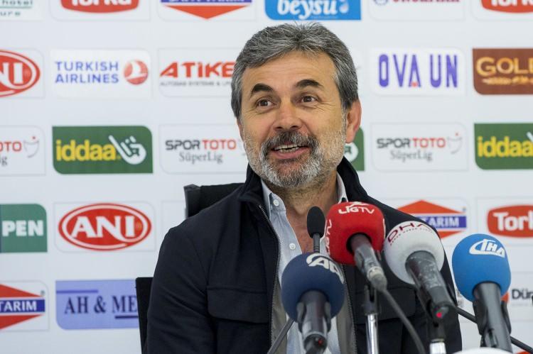 <p> “Bence Rıdvan futbolumuzun önemli isimlerinden birisi... Futbol Federasyonu Başkanlığı’na adaylığı ve başkanlığı ona yakışır. Hangi unvanı alırsa alsın yakışıcağını düşünüyorum.”</p>
