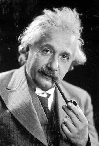 <p>Einstein 9 yaşından sonra akıcı konuşmaya başladı. Aile onda zihin geriliği olduğunu bile düşündü.</p>