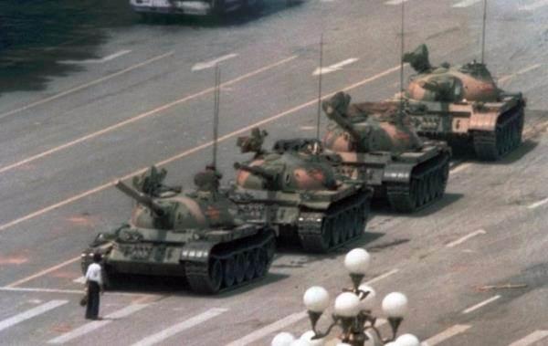 <p>Tiananmen Meydanı ve gerçek dik duruş, 1989 Çin</p>

