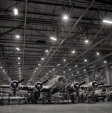 <p>Üretimden Yeni Çıkan B17 Ağır Bombardıman Uçağı, Seattle Yıl 1942</p>

<ul>
</ul>
