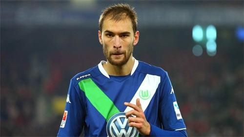 <p><strong>Mario Gomez'in yerine Bas Dost geliyor</strong></p>

<p> </p>

<p>Beşiktaş’ın Wolfsburg’un golcü oyuncusu Bas Dost ile ilgilendiği iddia edildi</p>

<p> </p>

<p>Hollanda basınında yer alan haberde; siyah beyazlıların Mario Gomez’in yerine yeni bir golcü aradığı ve Şampiyonlar Ligi’nde mücadele edecek olan Beşiktaş’ın yeni golcü adaylarından birinin de 27 yaşındaki oyuncu olduğu yazıldı.</p>

<p> </p>

<p>Beşiktaş’ın dışında Feyenoord, Hamburger SV, Sunderland ve Southampton’ın da Bas Dost ile ilgilendiği belirtildi.</p>

<p> </p>

<p>Hollandalı oyuncunun Bundesliga ekibi Wolfsburg ile 2017 yılına kadar sözleşmesi bulunuyor. </p>
